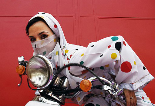 摩洛哥街头的“黑帮”女摩托