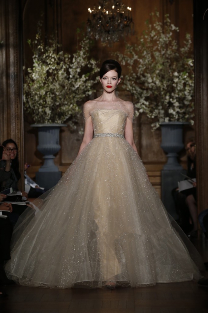 梦境降临，春夏婚纱诱惑