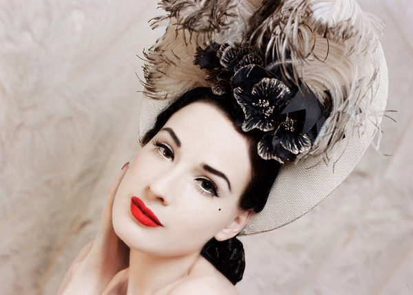 万人迷的脱衣舞娘——DITA VON TEESE
