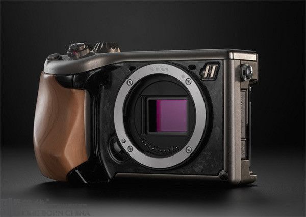 哈苏首款无反光镜可换镜头数码相机