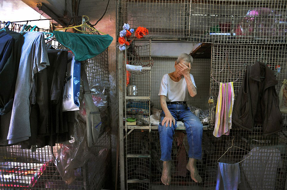 带你一览香港贫民窟——笼屋