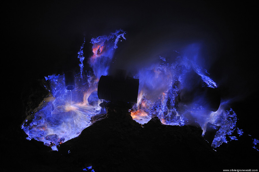 火山也超凡脱俗 绝美蓝色火焰