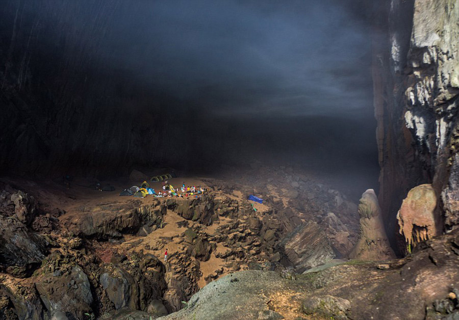 探险家精神 住在世界最大的洞穴里