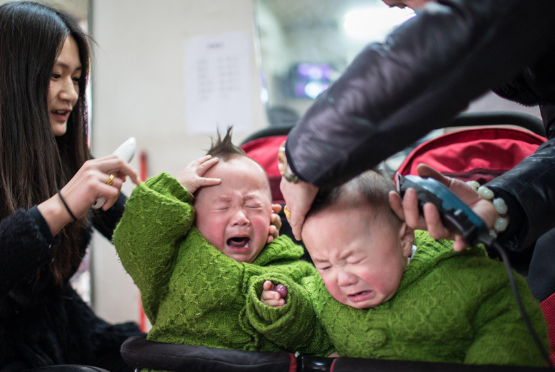 为何你的眼中常含泪水？因为我不爱！剃头！