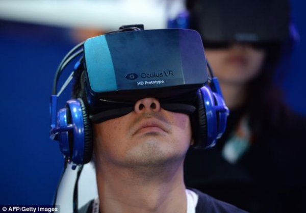 Facebook将于明年推出超炫产品：虚拟现实(VR)眼镜